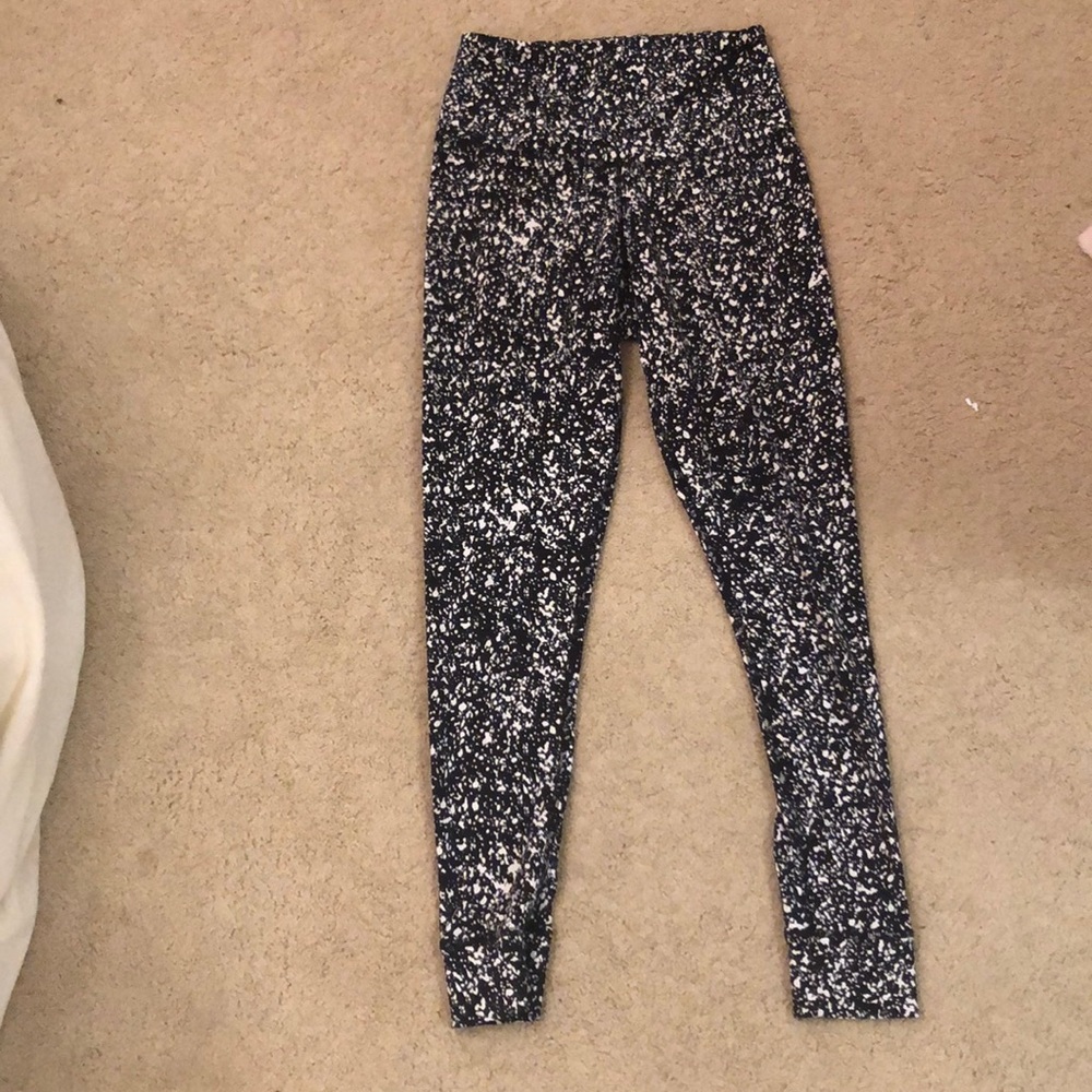 Speckled black and white reebok leggings
